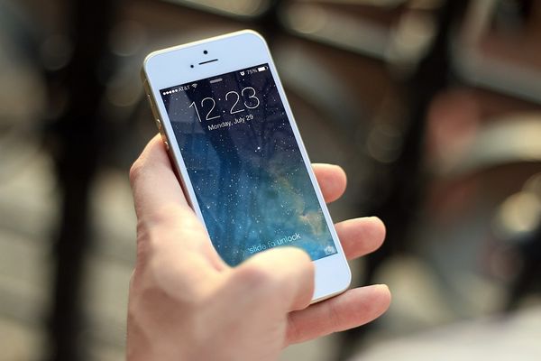 Zabezpiecz swój telefon przed uszkodzeniami i wirusami