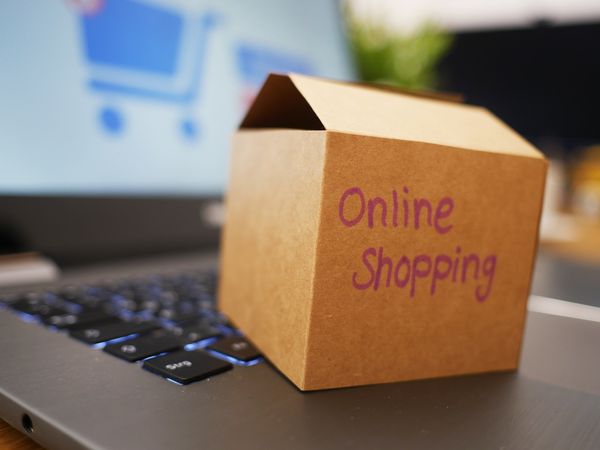 Jak osiągnąć sukces sprzedając online? Odpowiedź specjalistów od obsługi ecommerce